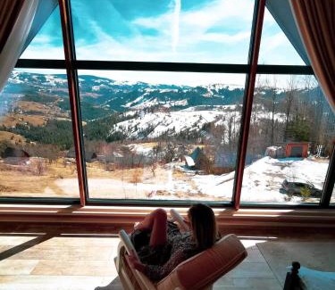 Horea Ski Chalet | Montesse Chalet- La noi la munte