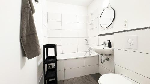 Stadtbezirk West Apartment | Monteurwohnungen mit TV, Internet, Parkplatz, Waschmaschine, Küche, Balkon, Restaurants und Supermarkt