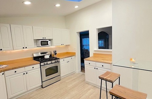 Nahant Cottage | Month of August Available! Walk to Nahant beaches - dog friendly