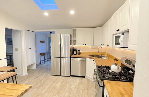 Nahant Cottage | Month of August Available! Walk to Nahant beaches - dog friendly
