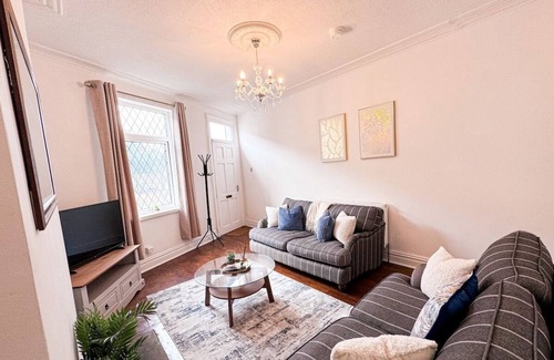Wakefield House | Month stays |Contractors IFamily