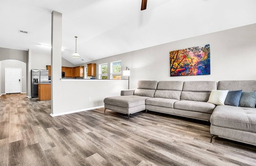 Lancaster House | Monthly Mid Term Rental In Lancaster, TX