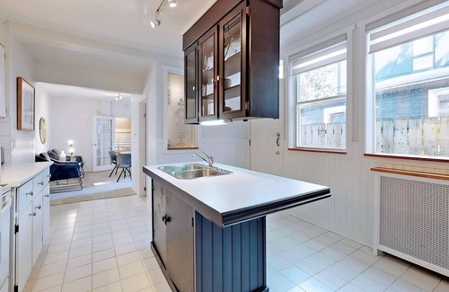 Palmerston House | Monthly Rental 2 Bdrm Main Floor Unit Walk to UofTn