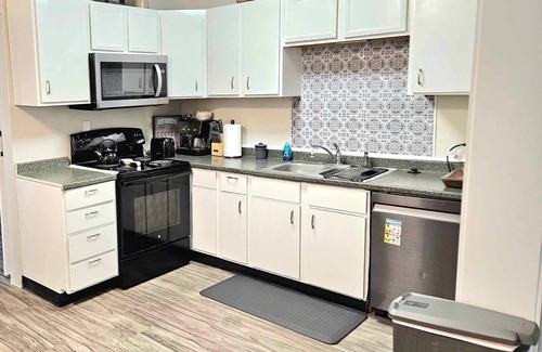 Oak Hill House | Monthly Stay+ Cozy 2br/1bath West Jax/Orange Park