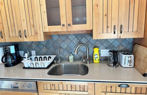 Coquitlam House | Monthly stay one Bedroom upper floor suite with Garden view Closed to SFU