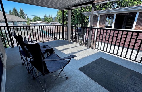 Coquitlam House | Monthly stay one Bedroom upper floor suite with Garden view Closed to SFU