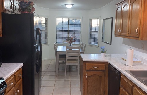 Olive Branch House | MONTHLY STAYS-Charming 4-bedroom Home in Delightful Suburb of Olive Branch