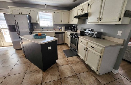 Olive Branch House | MONTHLY STAYS- Charming 4BR + Extra Space Beds with Private Pool in Olive Branch