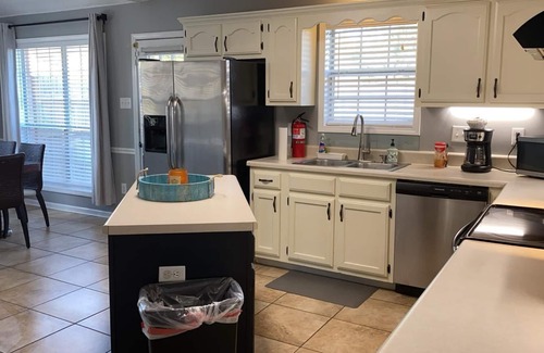 Olive Branch House | MONTHLY STAYS- Charming 4BR + Extra Space Beds with Private Pool in Olive Branch