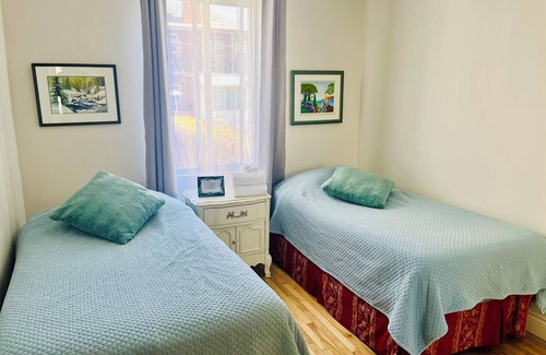 Sault-au-Recollet Bed & Breakfast | Montreal, Ahuntsic, spacious, warm, well-equipped family home.