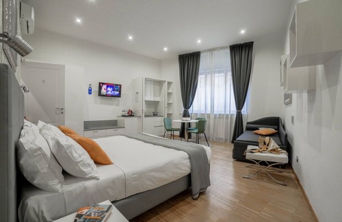 Monza House | Monza City Rooms & Studios