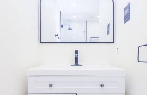 Huntington Beach Apartment | Moody D2 - Cozy Private Room