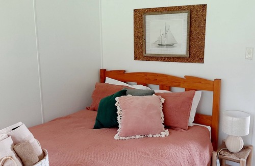 Charlwood House | Moogie House -stunning Mountain and Lake Views