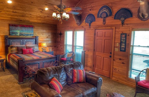 Dundee House | Moon Lake Escape on the water & near Clarksdale, MS & Helena, AR