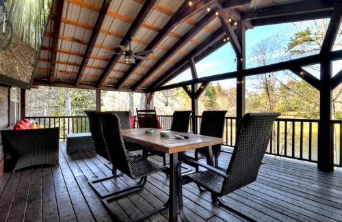 Blairsville Villa | Moon Tower Cabin - Beautiful Water Views Firepit More