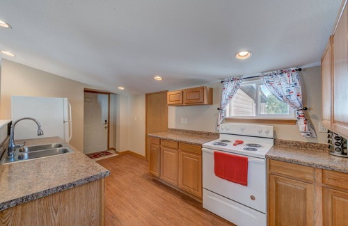 Pepin Condo | Moonbeam Condo - Beautiful 2 Bedroom Stay by Beach