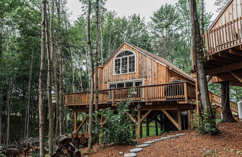 Belgrade House | MoonLight Treehouse Hot Tub Lakefront Retreat