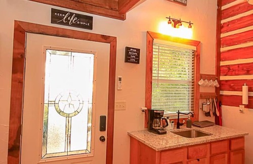 Flint Cabin | MoonRiver Romantic Lake Escape: HOT TUB & FIre Pit