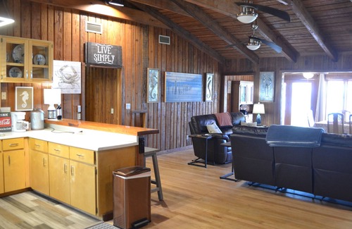 Midway House | Moonshine Cabin at Colonels Island- Riverfront w/Private Deepwater Dock