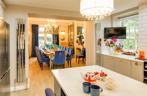 Bromsash Villa | Moonstone Villa - Eight Bedroom Villa, Sleeps 18