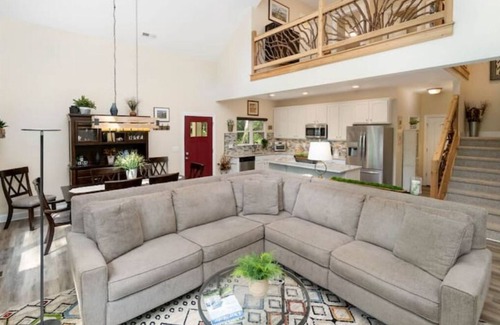 Mount Mourne House | Mooresville Home -1 min to lake access