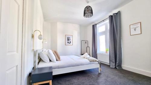 Splott Apartment | Moorland House by Switchback Stays