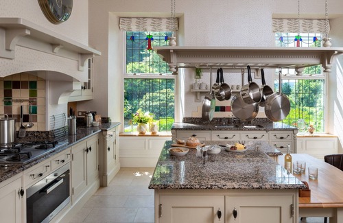 Foulridge House | MOORLANDS MANOR, family friendly, luxury holiday cottage in Foulridge