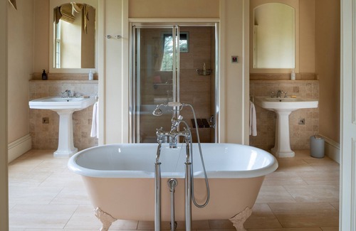 Foulridge House | MOORLANDS MANOR, family friendly, luxury holiday cottage in Foulridge