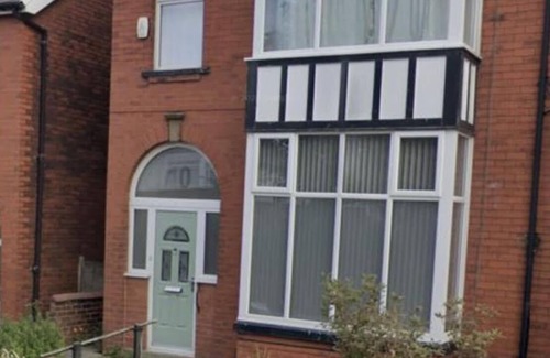 Bolton House | Moorside House - Semi Detached 6 bedrooms – Bolton