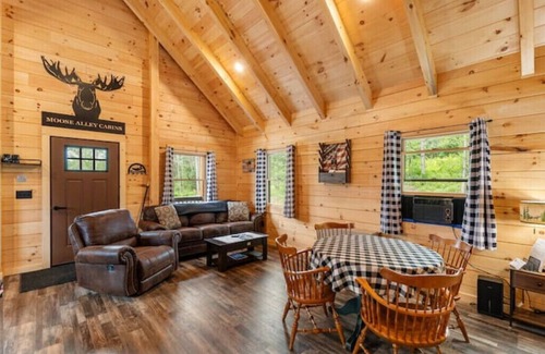 Pittsburg Cabin | Moose Alley Cabin On The Rocks