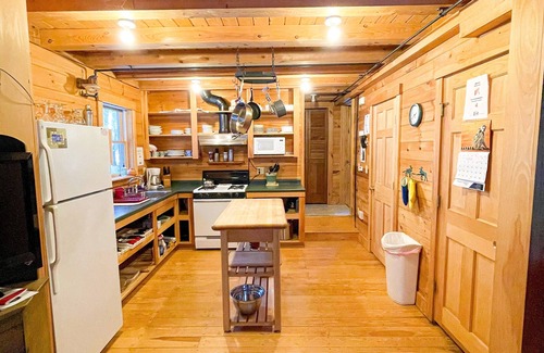 Rockwood Cabin | Moose River Escape-NEW for 2023 Whole house generator and FAST Starlink internet