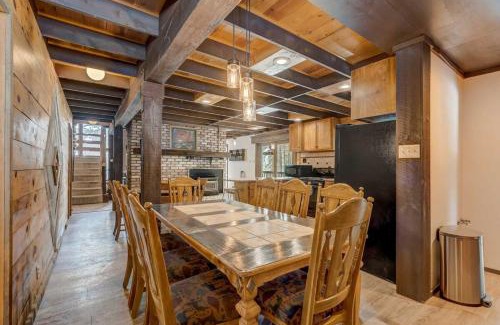 Woodland Park House | Moose Tracks Cabin - Hot Tub BBQ Billiards Groups