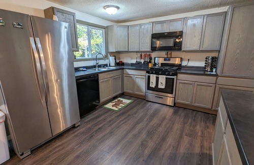 Ontonagon House | Moose Tracks Hot Tub Hideaway w/50 amp EV Outlet