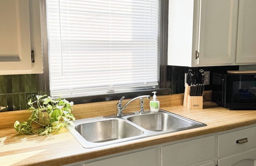 Gallatin House | More Space than Hotel - King Bed/Bunk Bed/Laundry - 29mi to Nashville