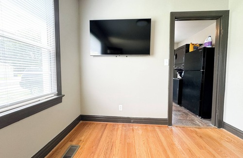 Gallatin House | More Space than Hotel - King Bed/Bunk Bed/Laundry - 29mi to Nashville