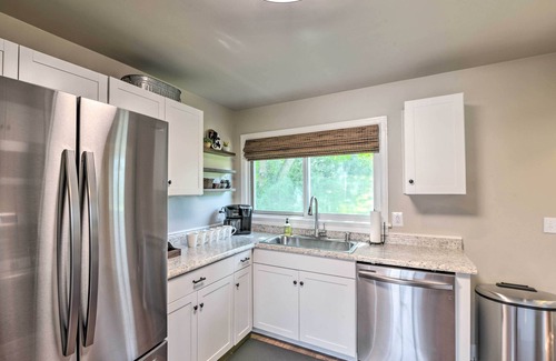 Morgantown House | Morgantown Home w/Patio: Near WVU Football!