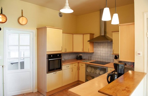 Morgny Cottage | Morgny: House with walled garden and above ground pool heated from May to September.