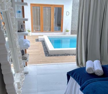 Curacao Apartment | Moringa Resort with Pool, open Air Shower & shared Bath sleeps 8
