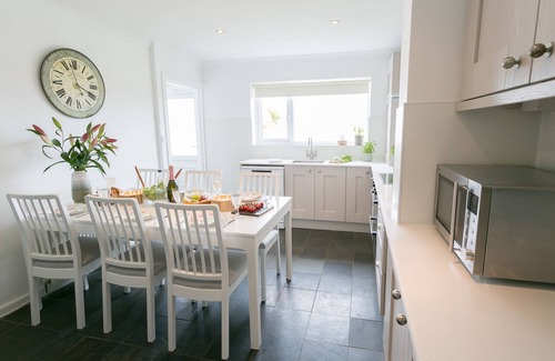 Trearddur Bay Cottage | Mornant - a coastal that sleeps 6 guests in 3 bedrooms