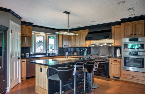 Laurel Park House | Morning Glow | Pet-Friendly, Mountain Getaway