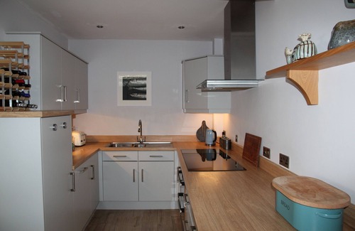 Dartmouth House | Morocco House, amazing views river Dart sleeps 6 amenities close, ferry, train