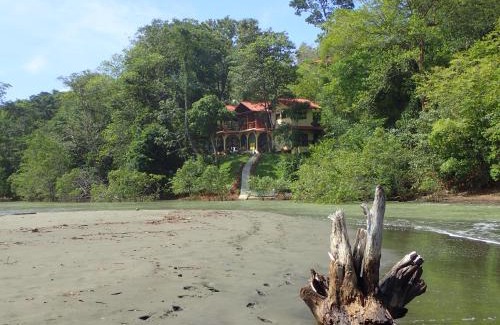 Torio Hotel | Morrillo Beach Eco Resort
