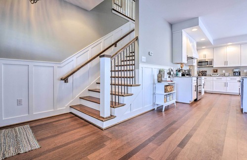 Lovettsville House | Morrisonville Manor w/Fire Pit & Hot Tub!