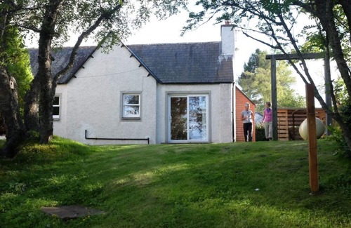 Braemar Cottage | Morrone Cottage - Beautiful mountain cottage, large garden and wonderful views.