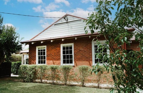Central Mudgee House | 'Mortimer Gardens' Country Charm in the Heart of Mudgee