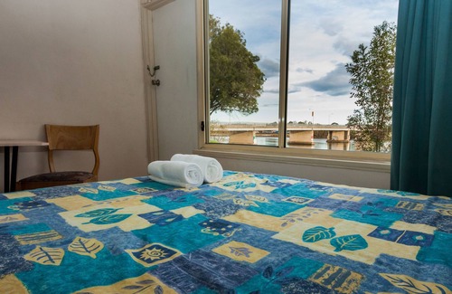 Moruya Hotel | Moruya Waterfront Hotel Motel