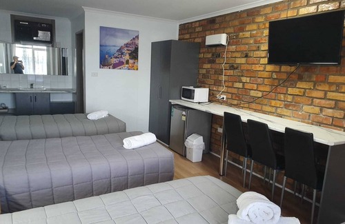 Morwell Hotel | Morwell Parkside Motel