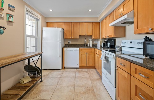 Potomac Falls House | MosbeyDistrict: Cozy Townhome Near DC