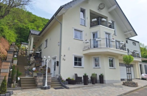 Kurrenberg Apartment | Moselburgblick vacation apartment - Holiday apartment with pool & terrace