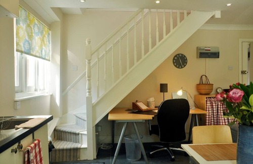 Moseley House | Moseley - House - Sleeps 4 - Parking - Garden